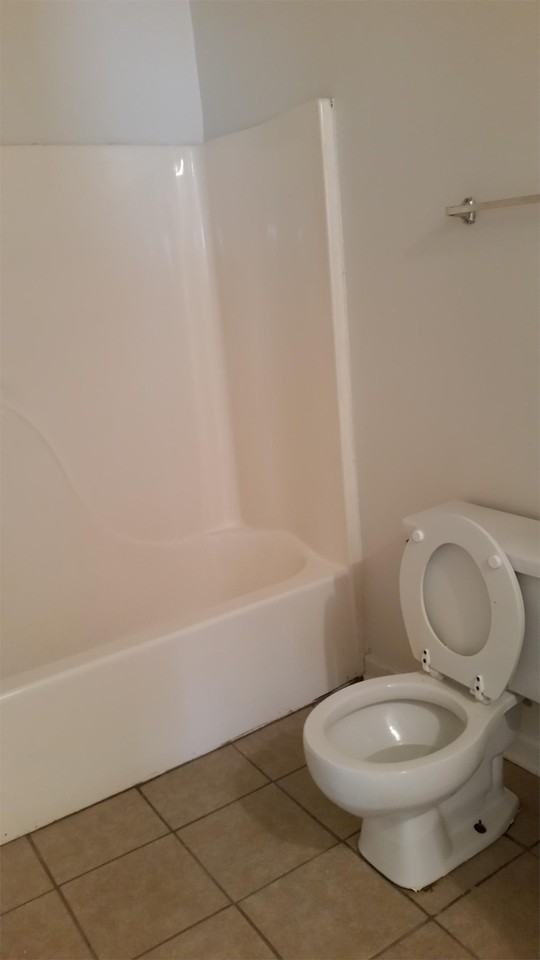 112 Oak Ridge Ave Apt B #1 - Photo 4 of 9