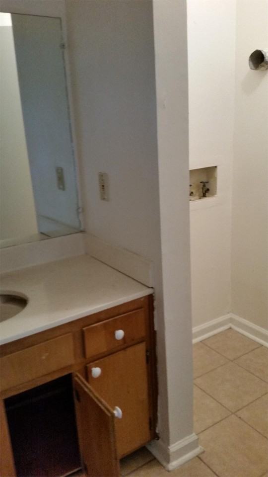 112 Oak Ridge Ave Apt B #1 - Photo 5 of 9