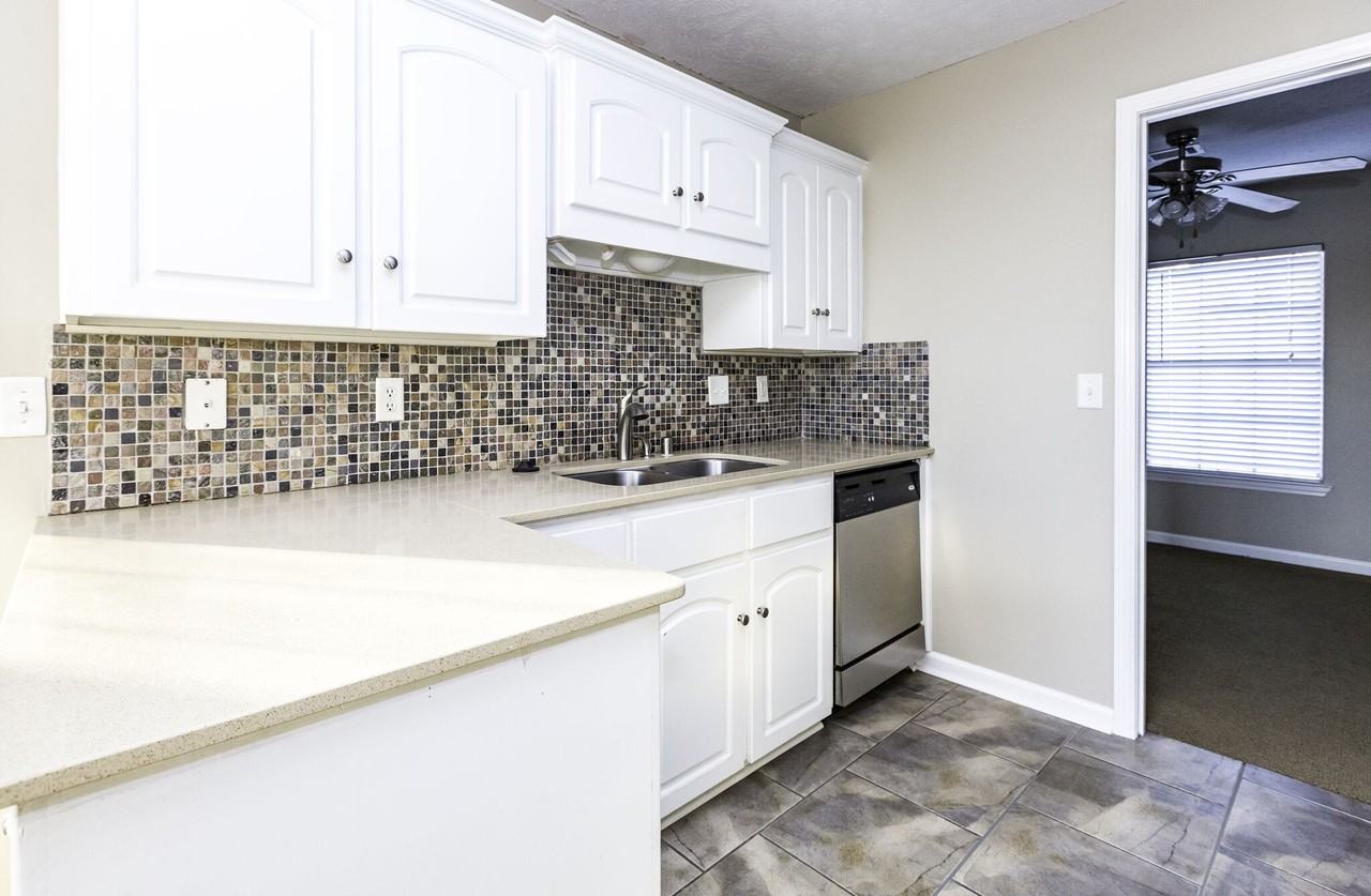 17 Hillside Cv #1 - Photo 5 of 20
