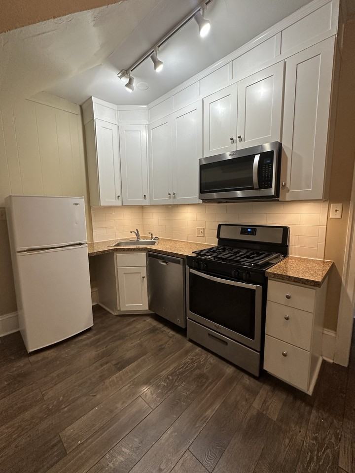 224 W 14th St #2 - Photo 3 of 9