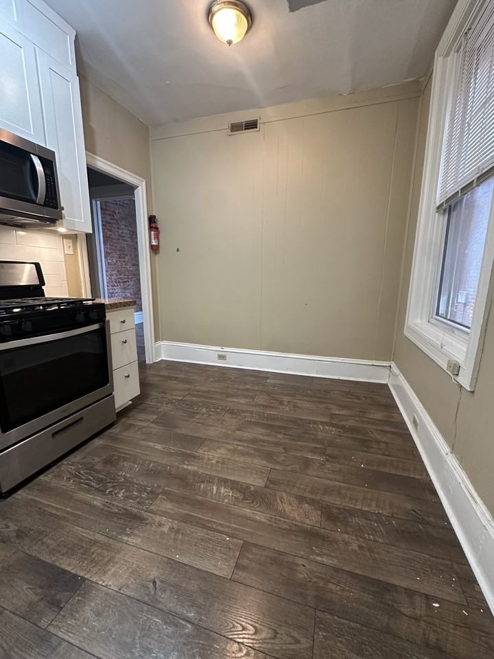 224 W 14th St #2 - Photo 4 of 9