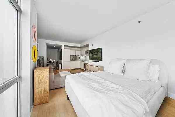 East 13th Street #4D - Photo 4 of 20