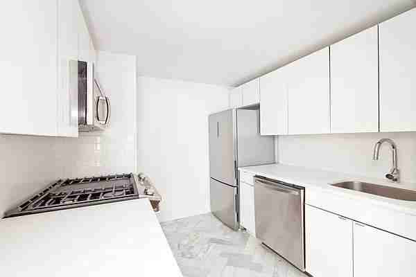 East 8th Street #2I - Photo 5 of 20