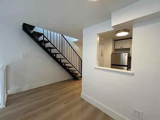 East 10th Street #PHG - Photo 2 of 20