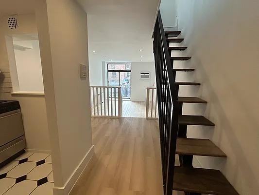 East 10th Street #PHG - Photo 3 of 20