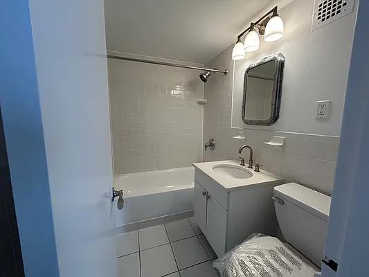 East 10th Street #PHG - Photo 7 of 20