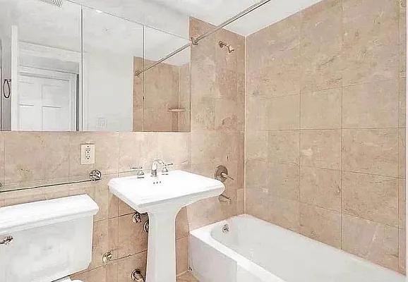 East 6th Street #5E - Photo 3 of 4