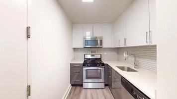 featured image of Hanover Sq #9L