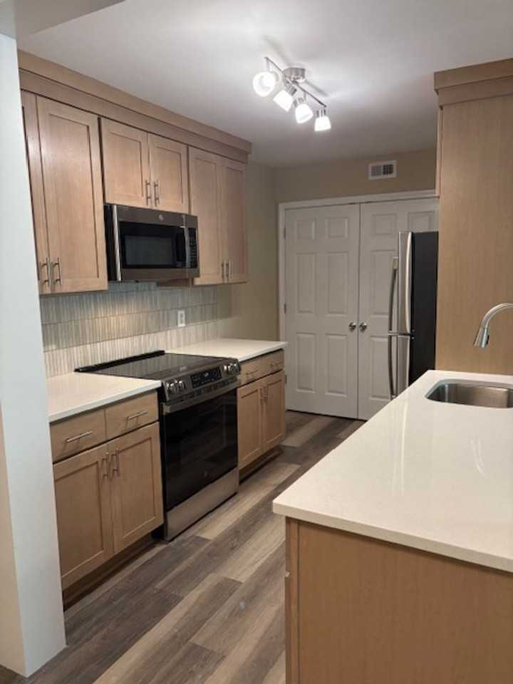 Bridgeport Apartments - Photo 2 of 9