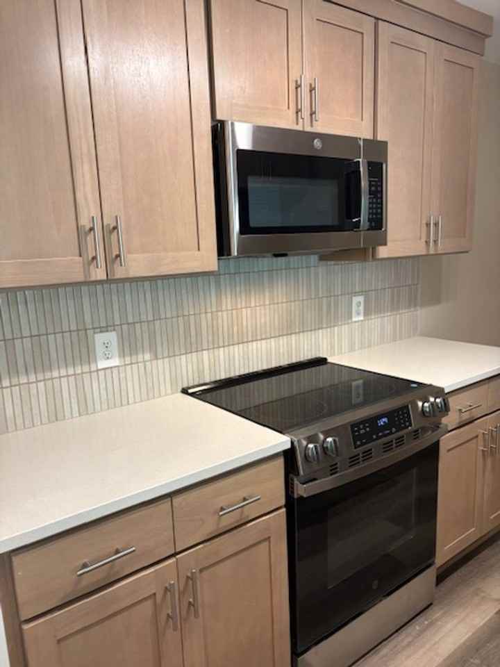 Bridgeport Apartments - Photo 3 of 9