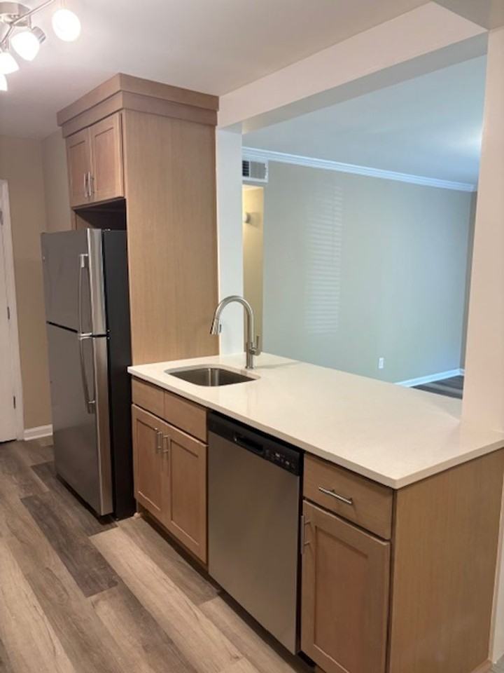 Bridgeport Apartments - Photo 4 of 9