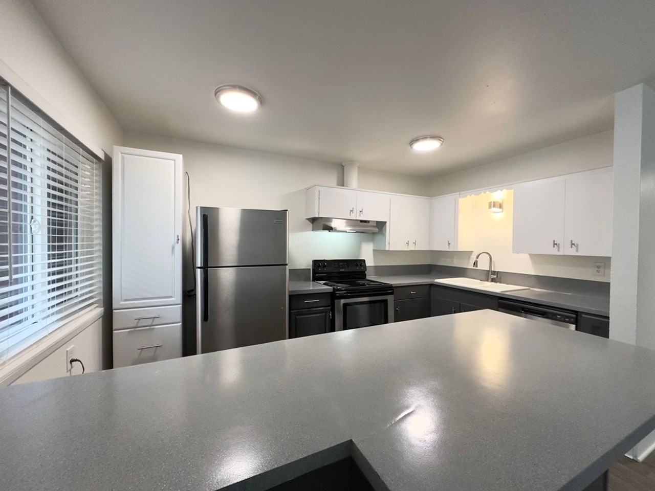 J3 Apartments - Photo 4 of 48