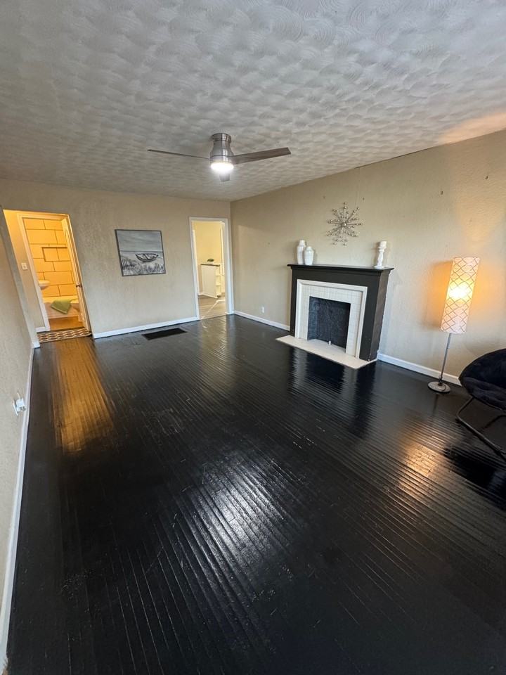 250 East Mohawk Boulevard #1 - Photo 2 of 12