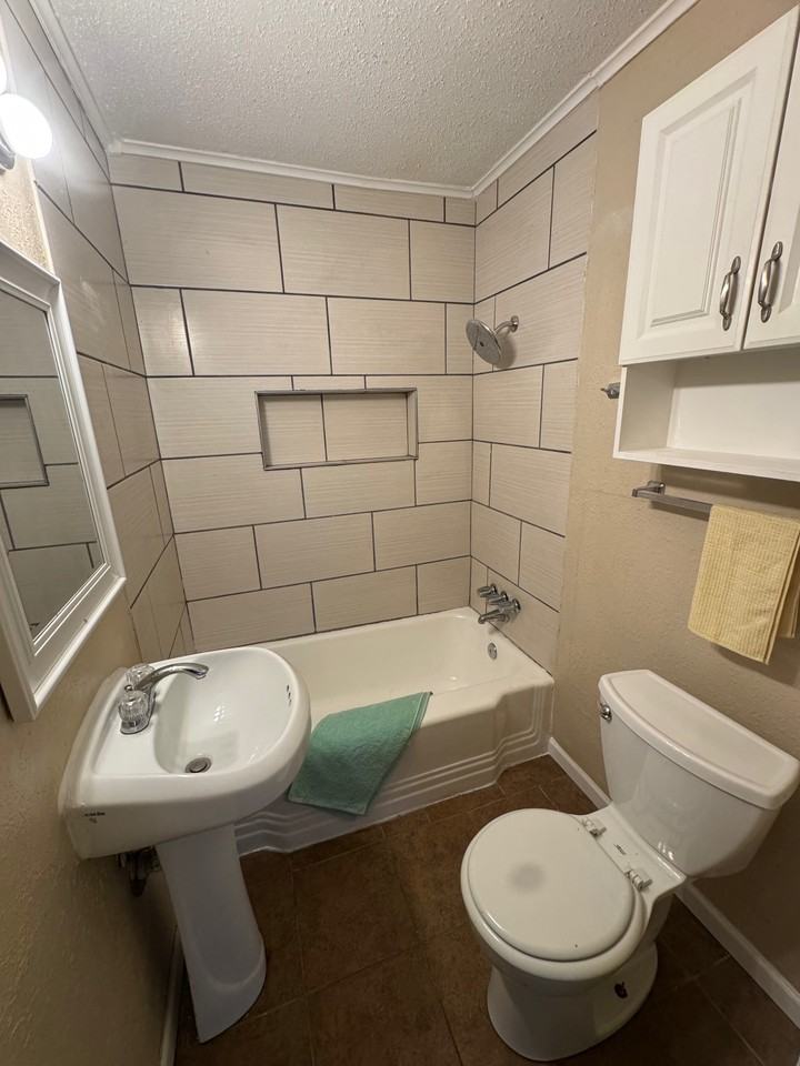 250 East Mohawk Boulevard #1 - Photo 7 of 12