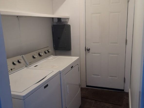 954B Cornwall Cres #954B - Photo 2 of 8