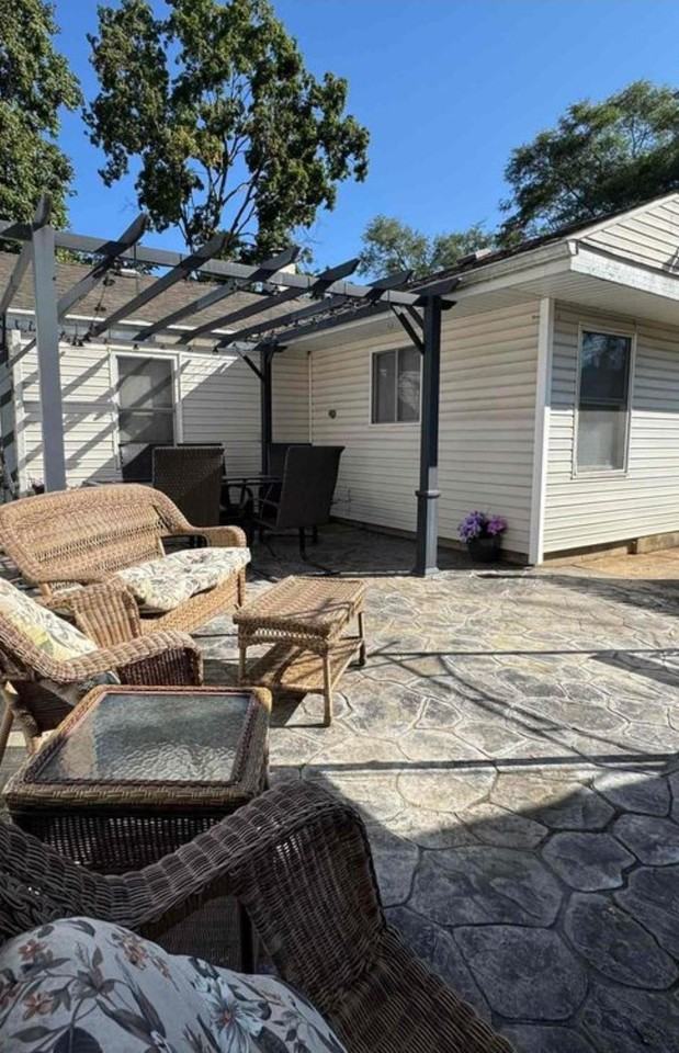 806 Roosevelt St #1 - Photo 2 of 19