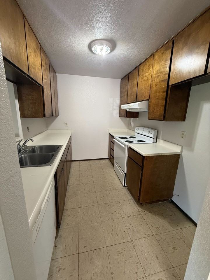 2423 Burlington Place #2423 - Photo 6 of 8