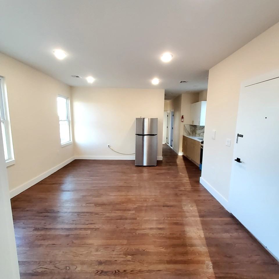 165 Danforth Avenue #3 - Photo 7 of 11