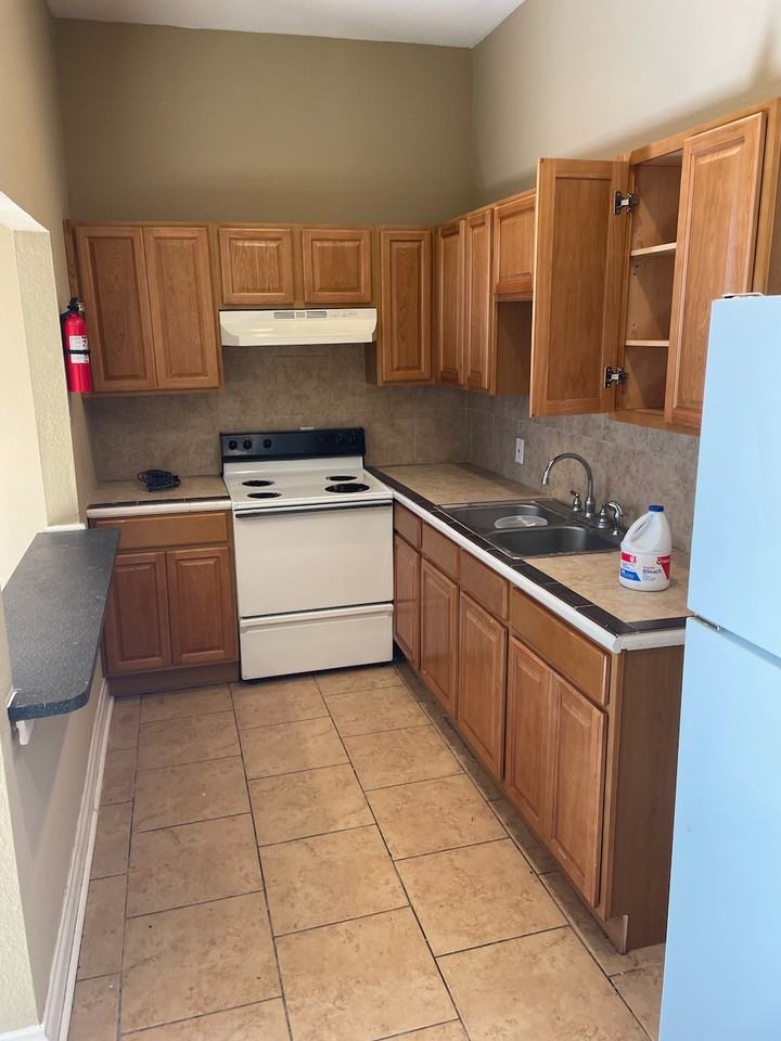 125 Glenwood Court #201 - Photo 2 of 4