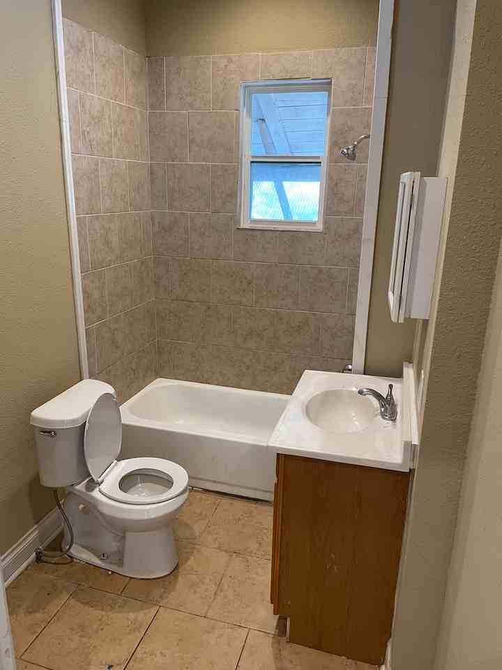 125 Glenwood Court #201 - Photo 3 of 4