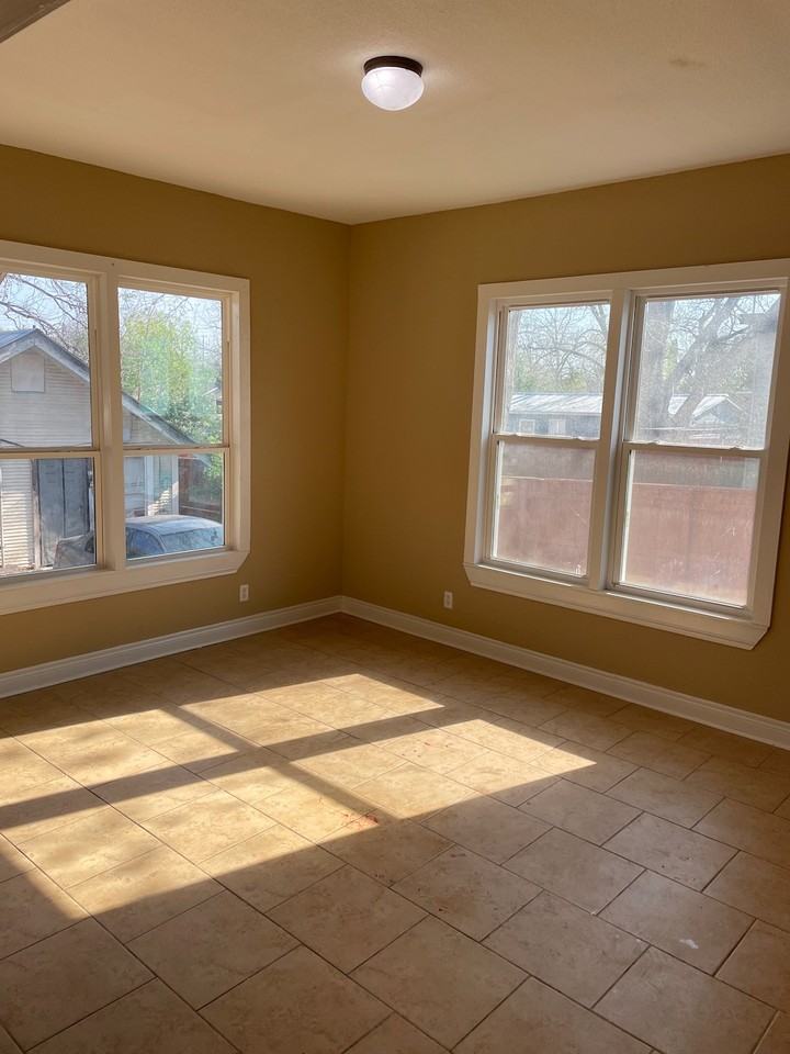 125 Glenwood Court #201 - Photo 4 of 4