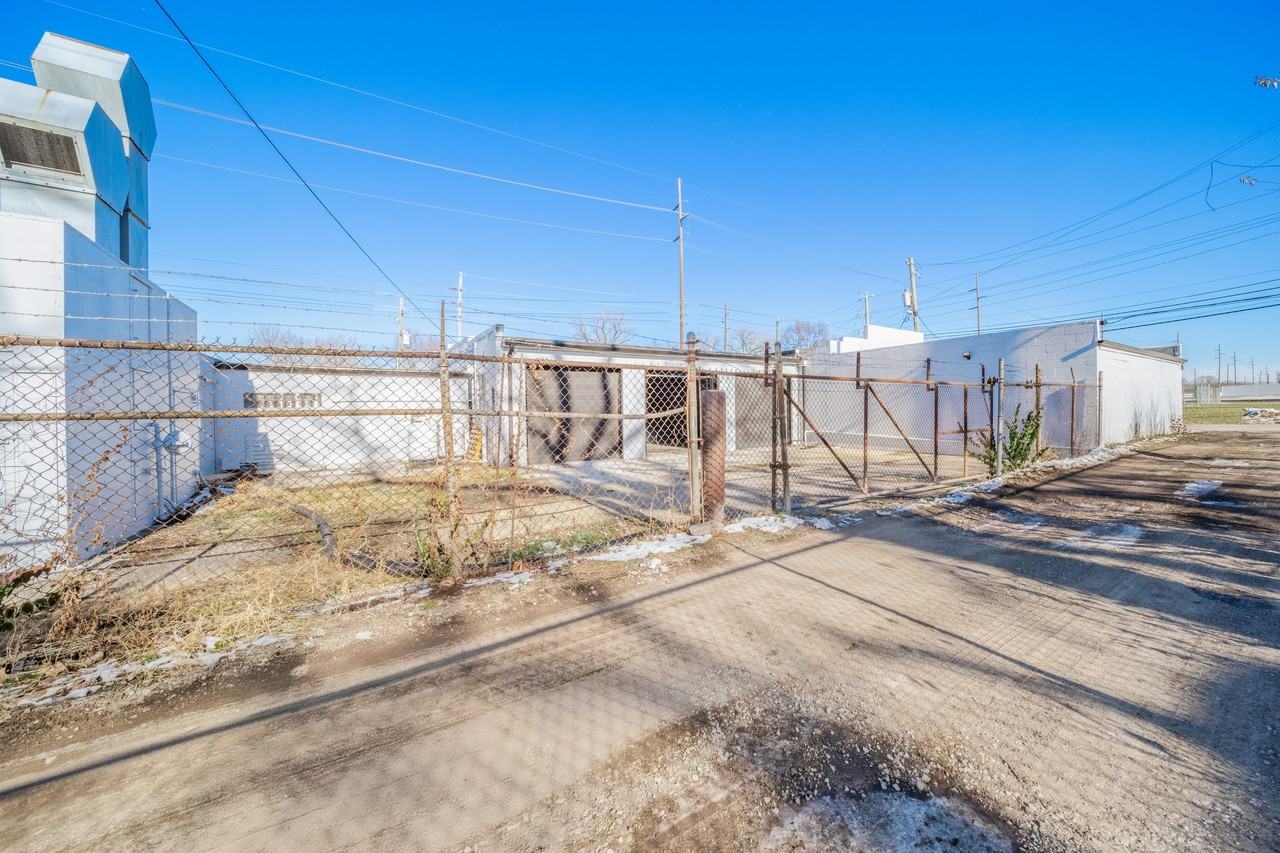 2043 E Minnesota St #2043 - Photo 3 of 15