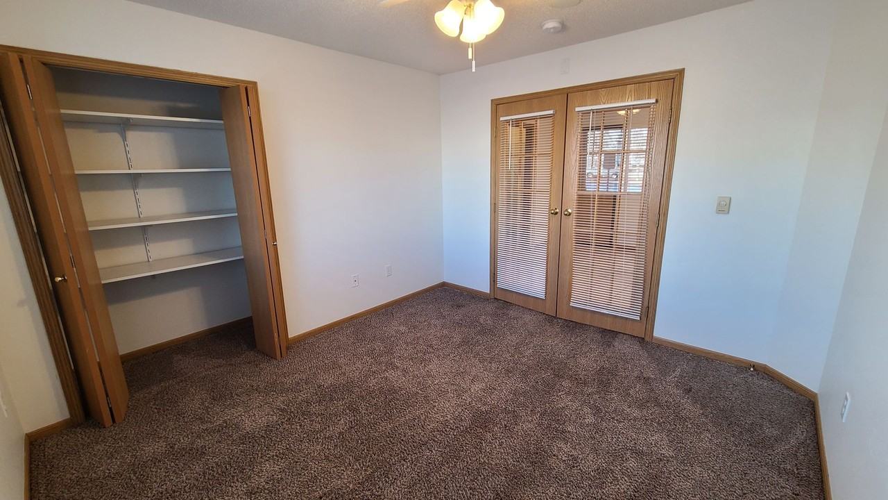 5002 16th Ave S - Photo 5 of 37