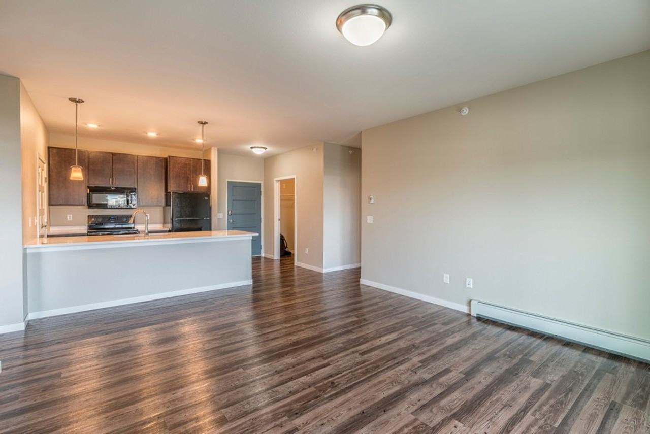 Encore - Photo 2 of 50