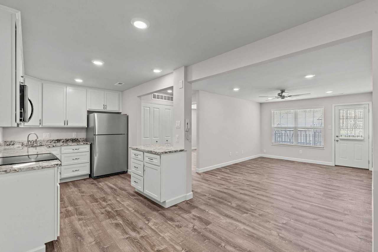Sherman Square Apartments - Photo 4 of 50