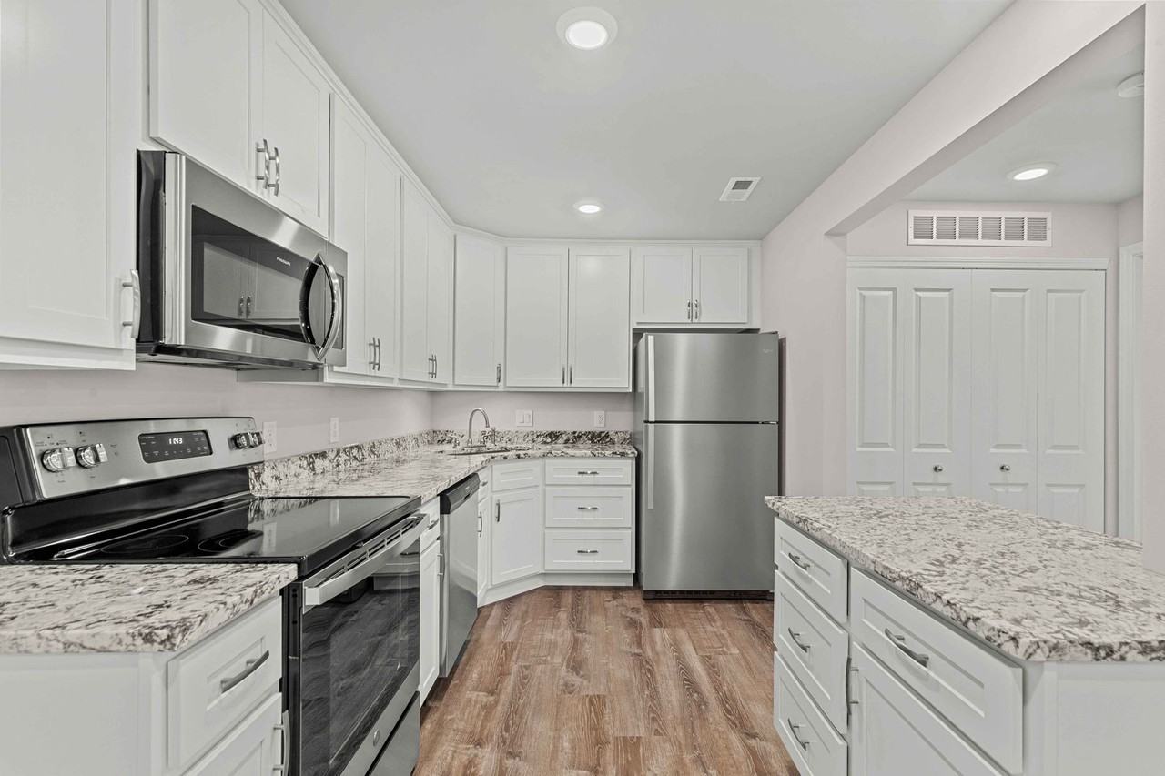 Sherman Square Apartments - Photo 5 of 50