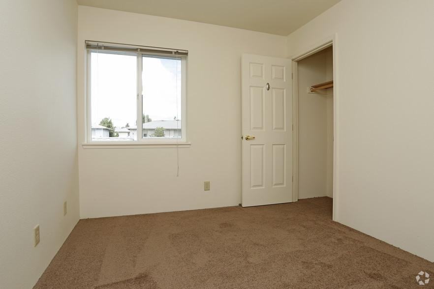 317 30th St - Photo 7 of 25