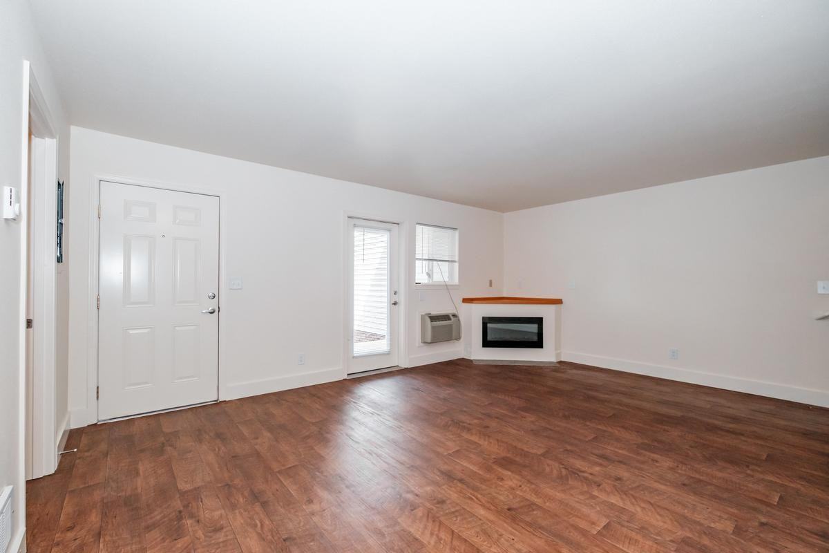 317 30th Street - Photo 3 of 36