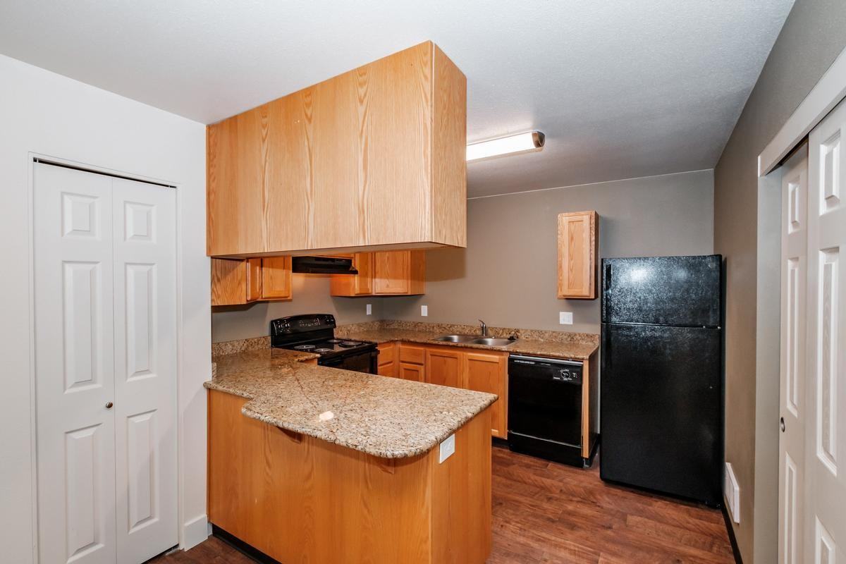 317 30th Street - Photo 4 of 36