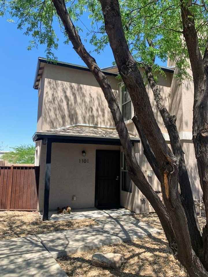 Rincalina on Speedway Townhomes - Photo 3 of 42