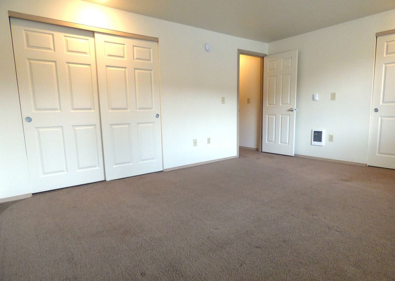 Parkview Manor Apartments - Photo 3 of 31