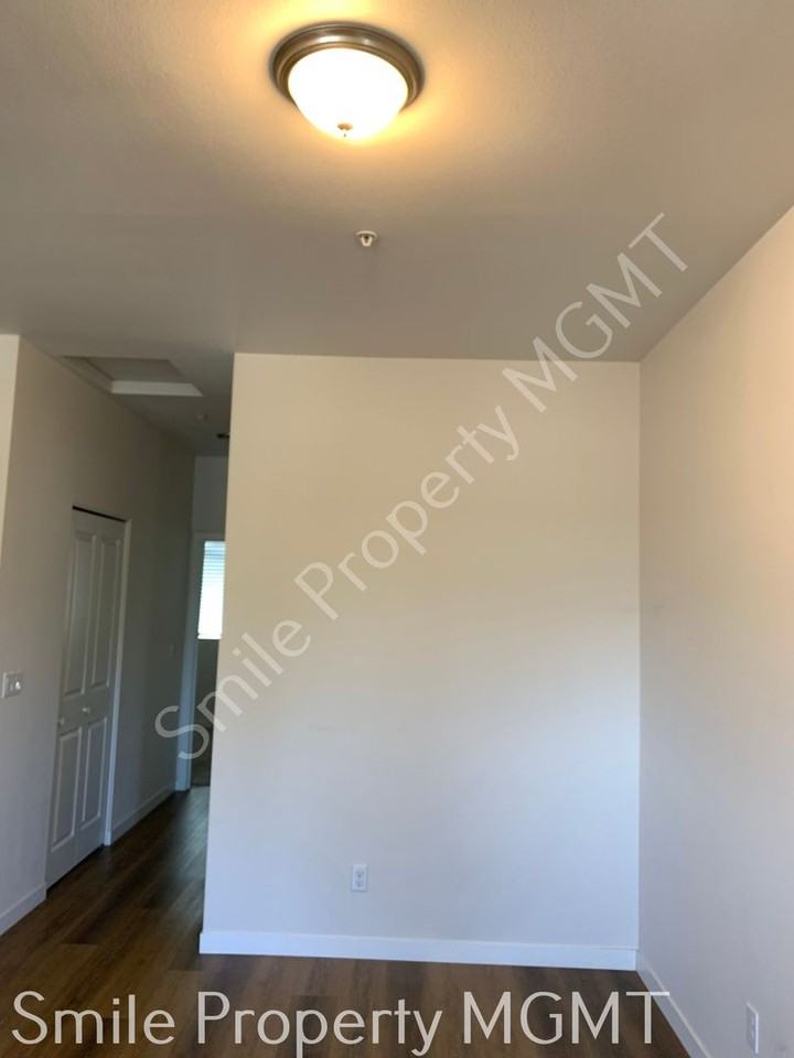 6940 Southeast Long Street - Photo 3 of 8