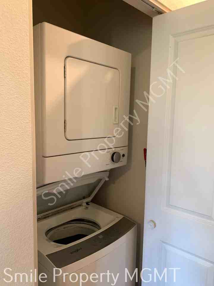 6940 Southeast Long Street - Photo 5 of 8