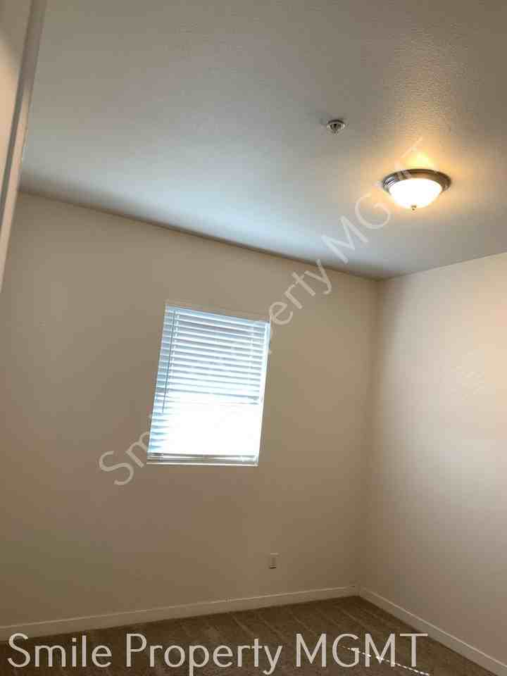 6940 Southeast Long Street - Photo 7 of 8