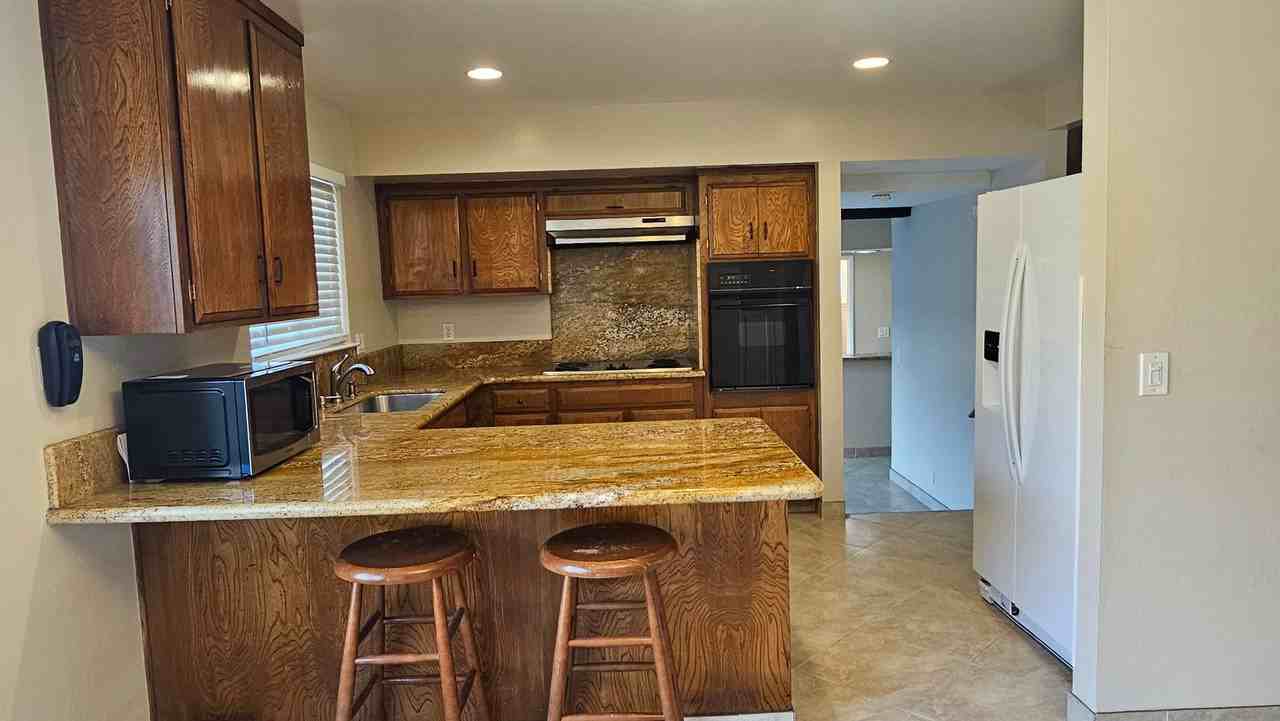 7065 York Court - Photo 5 of 20