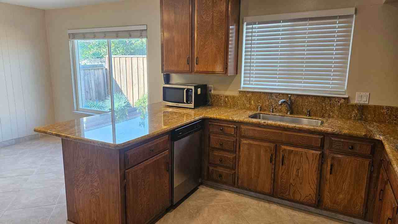 7065 York Court - Photo 6 of 20