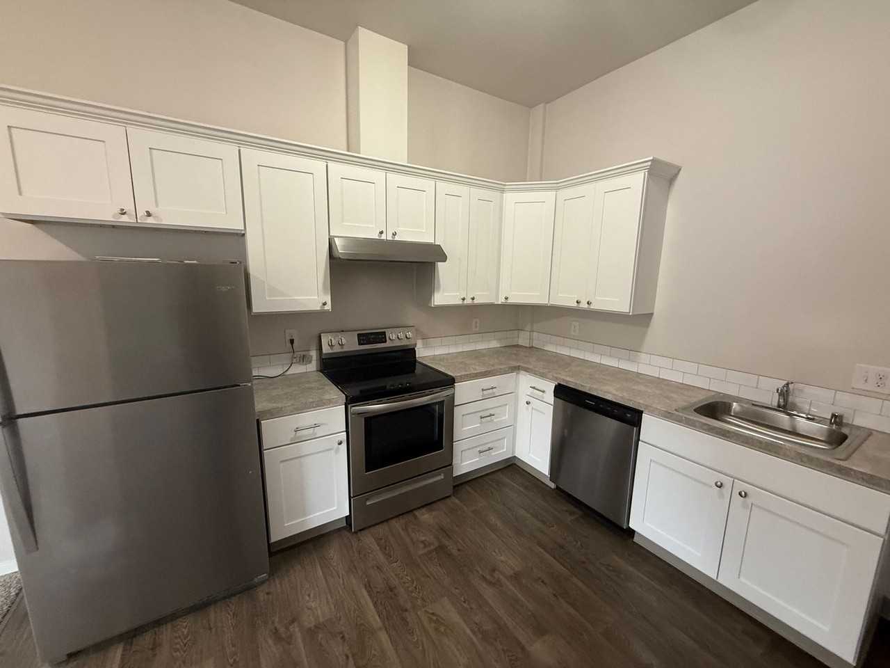 LBW - 1101 Pacific Ave N - Photo 6 of 22