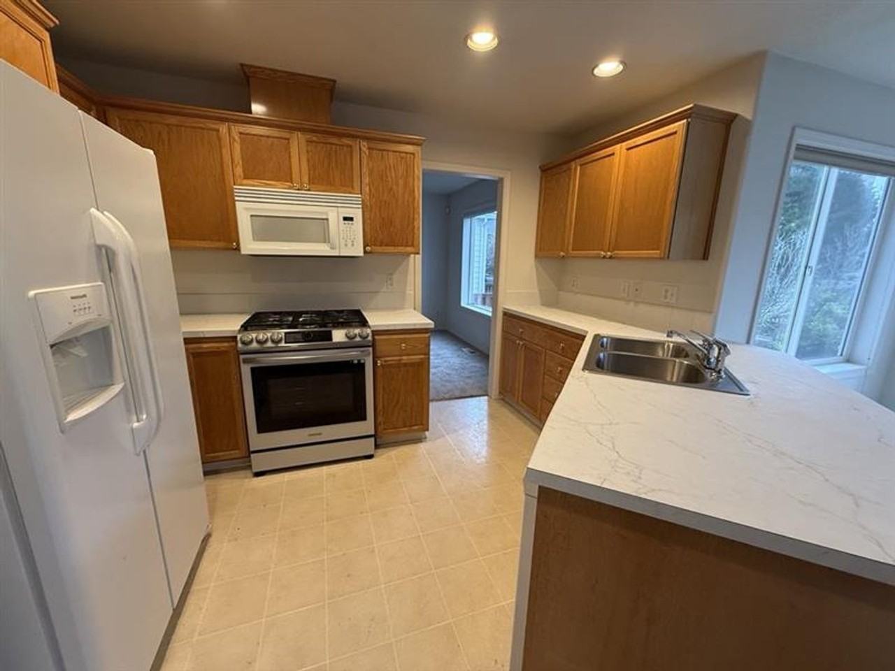 4145 Nw 127th Ave - Photo 4 of 18