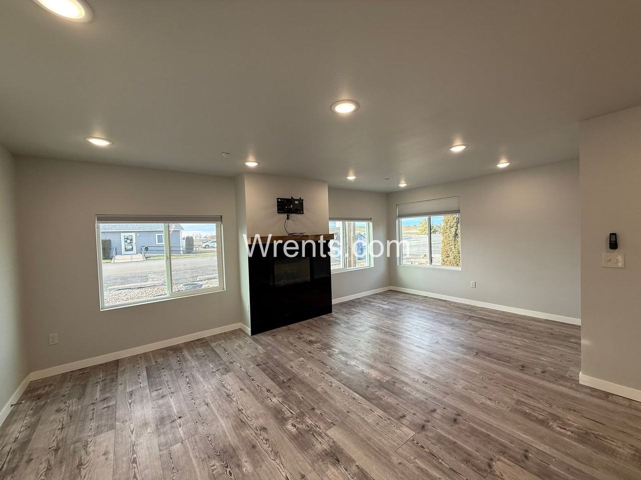 100 3rd St #4 - Photo 2 of 18