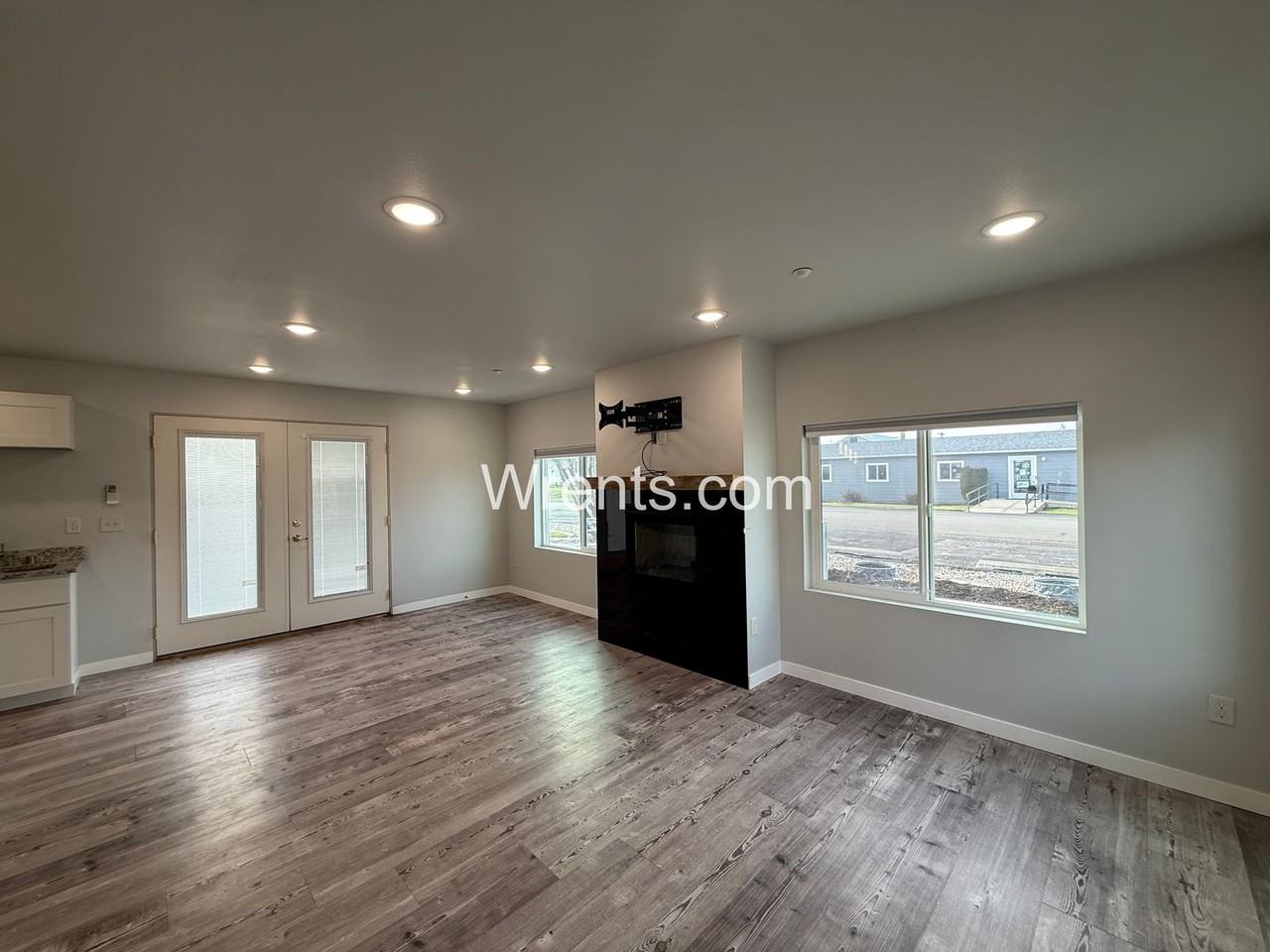 100 3rd St #4 - Photo 3 of 18