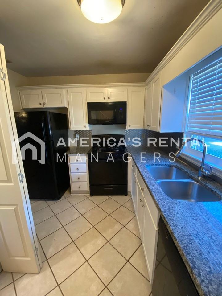 903 Cedar Crest Dr - Photo 4 of 22