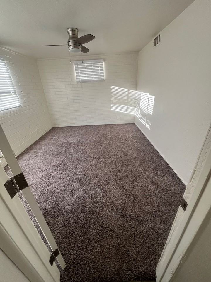 Fontana Apartments East - Photo 3 of 16