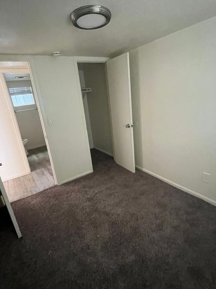 Fontana Apartments East - Photo 4 of 16