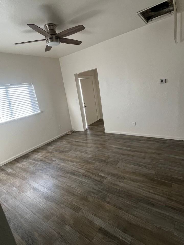 Fontana Apartments East - Photo 5 of 16