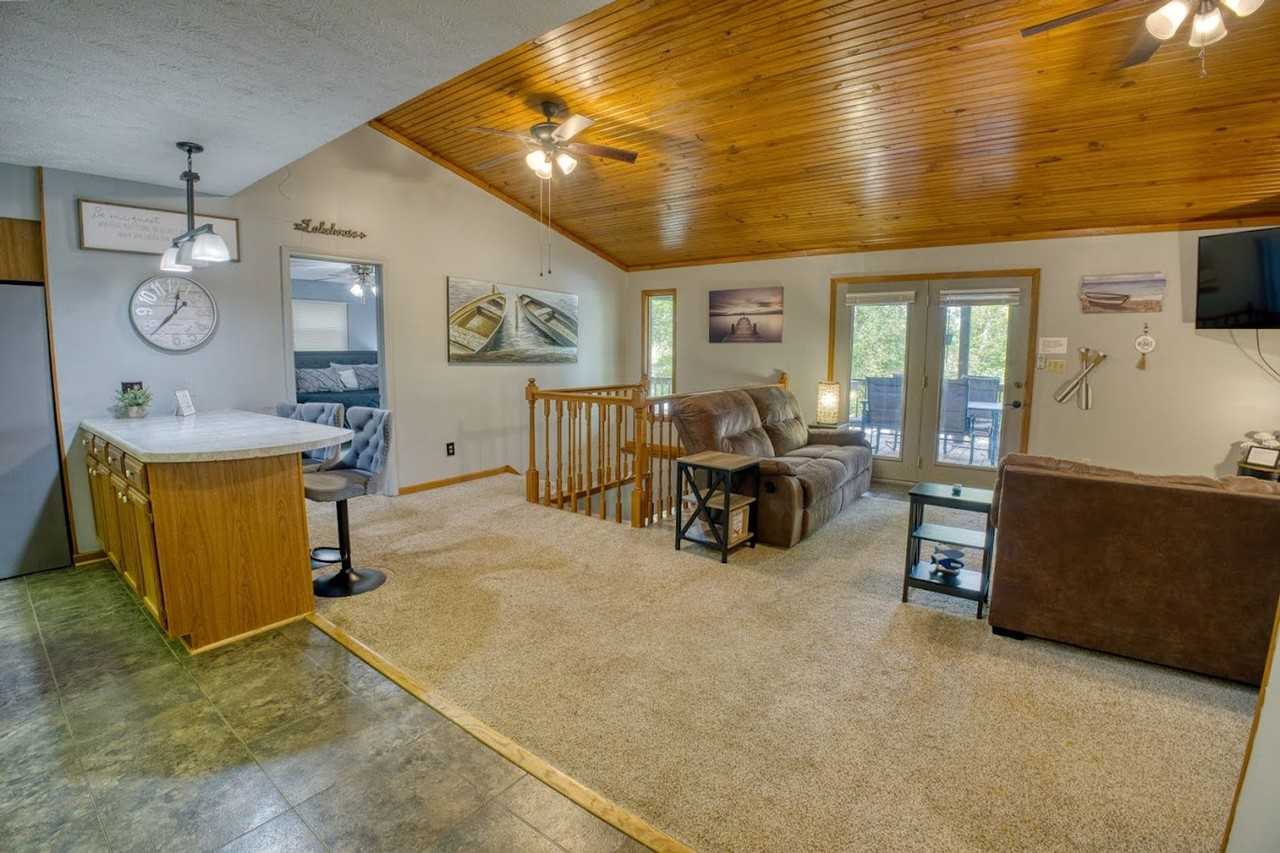 Eddy Bay - Photo 4 of 47