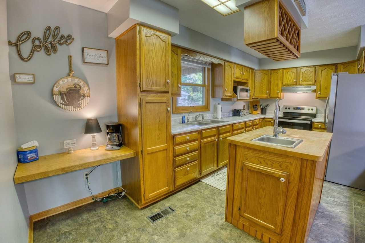 Eddy Bay - Photo 6 of 47